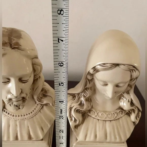 Cream Ceramic Busts of Jesus and Mary - Picture 6 of 10
